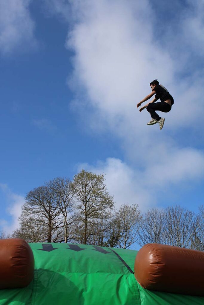 Saut dans le vide à l'Aven Parc, Parc de loisirs à Pont-Aven